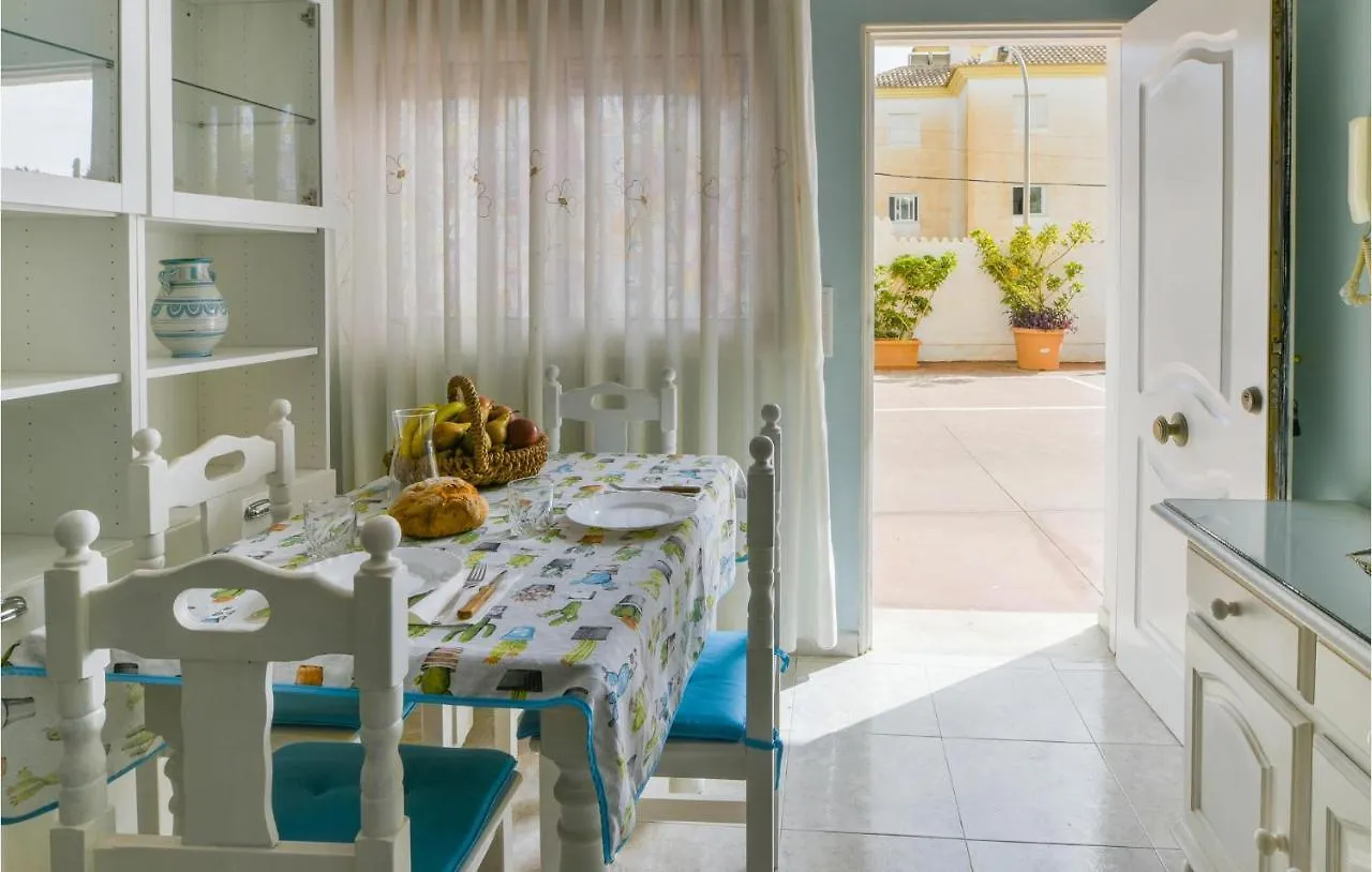 Cozy Apartment In Torremolinos With Kitchen ספרד
